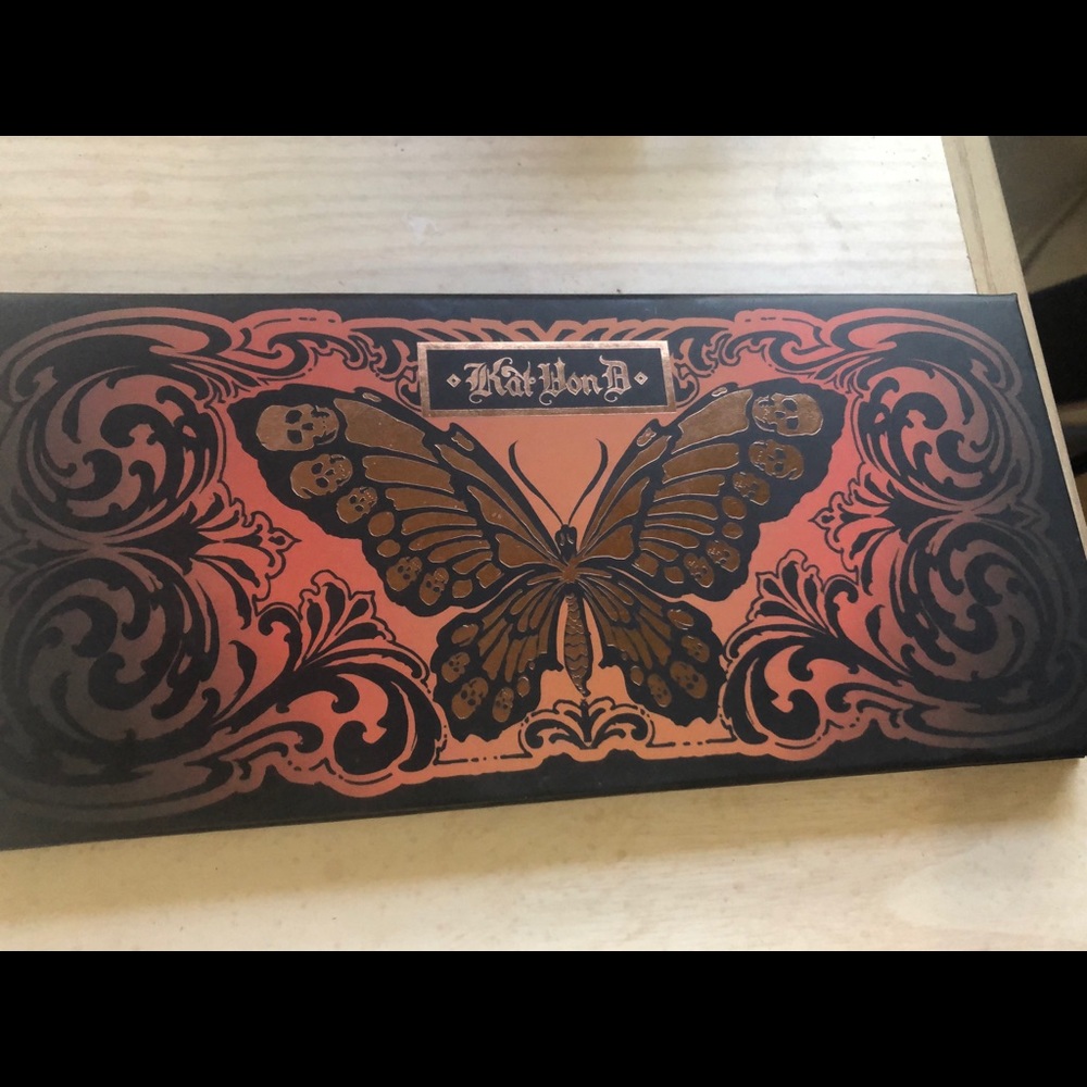 KVD Monarch eyeshadow palette 🤎🤍🖤